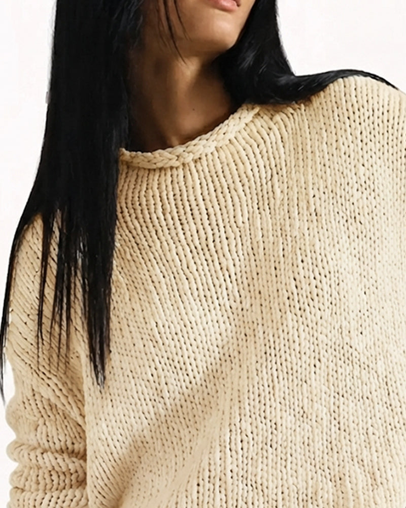 Minimalistyczny sweter Lunvera do wielu stylizacji