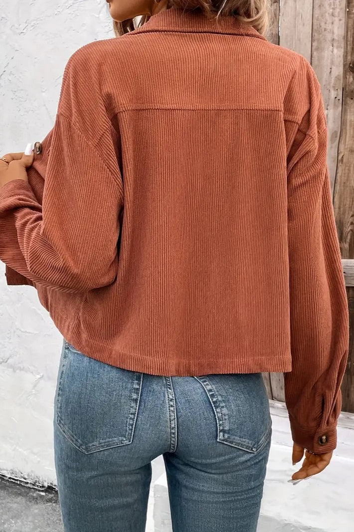 Prążelia z przodu zapięta na guziki
