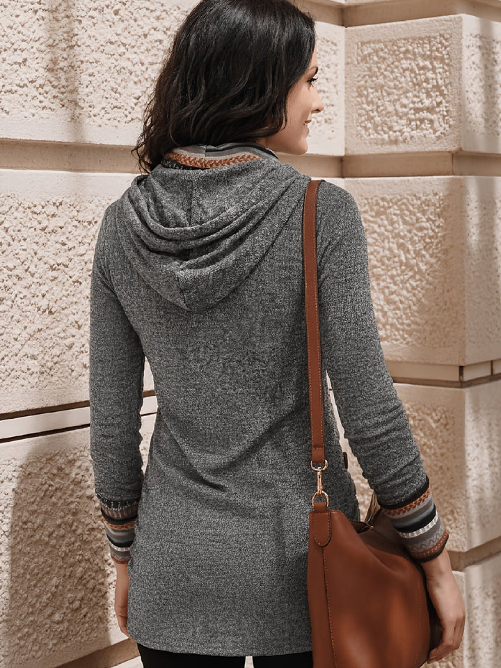 Damski sweter o eleganckim fasonie z wysokim kołnierzem
