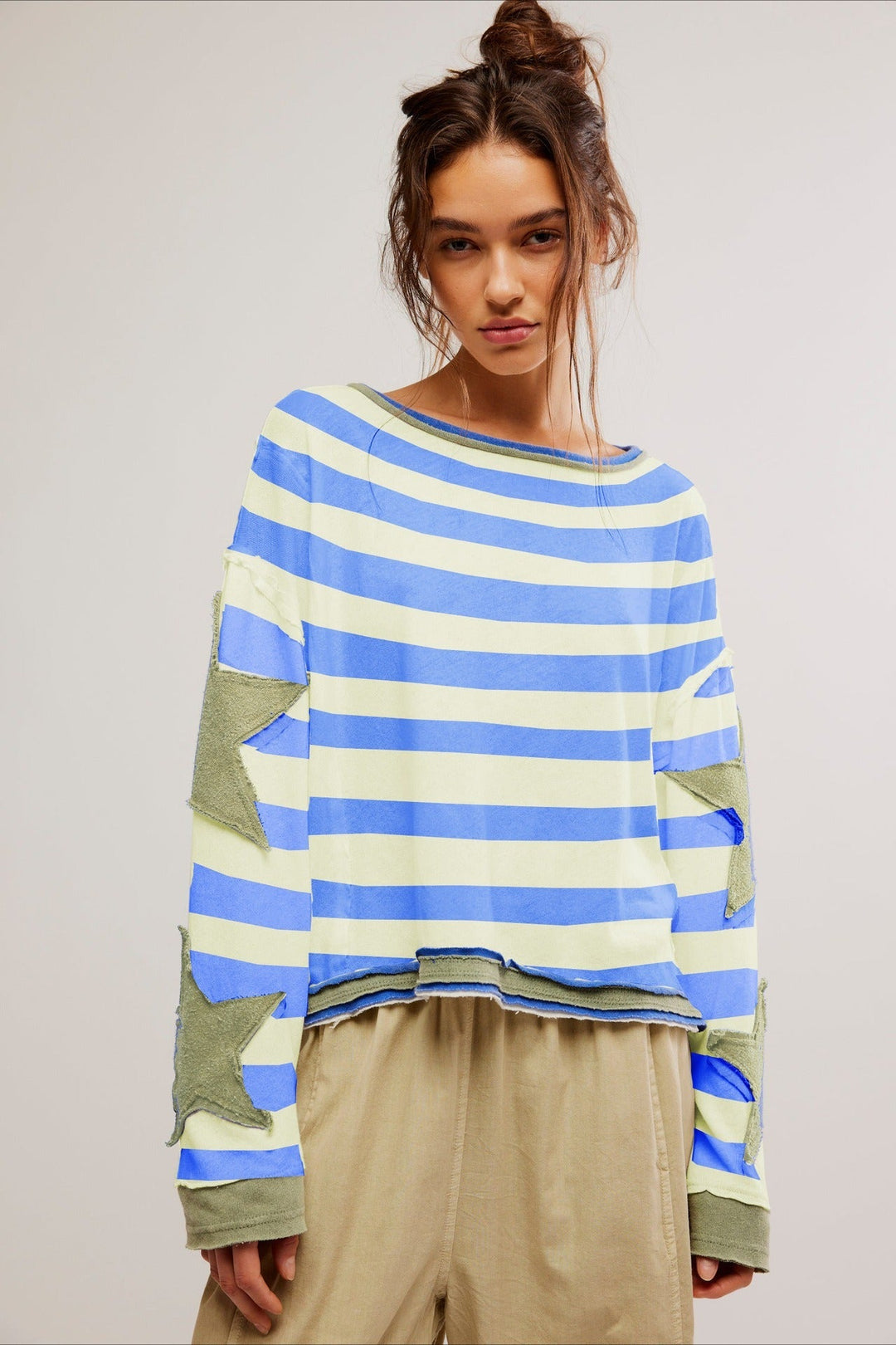 Bluza Velunara w paski z naszywką gwiazdy na rękawie