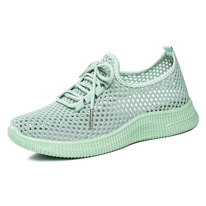 Tył damskiego sneakersa z elastycznym wykończeniem