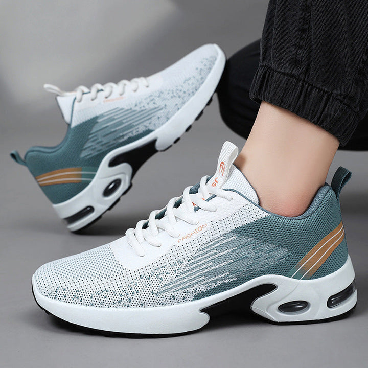 Widok z boku męskich sneakersów treningowych