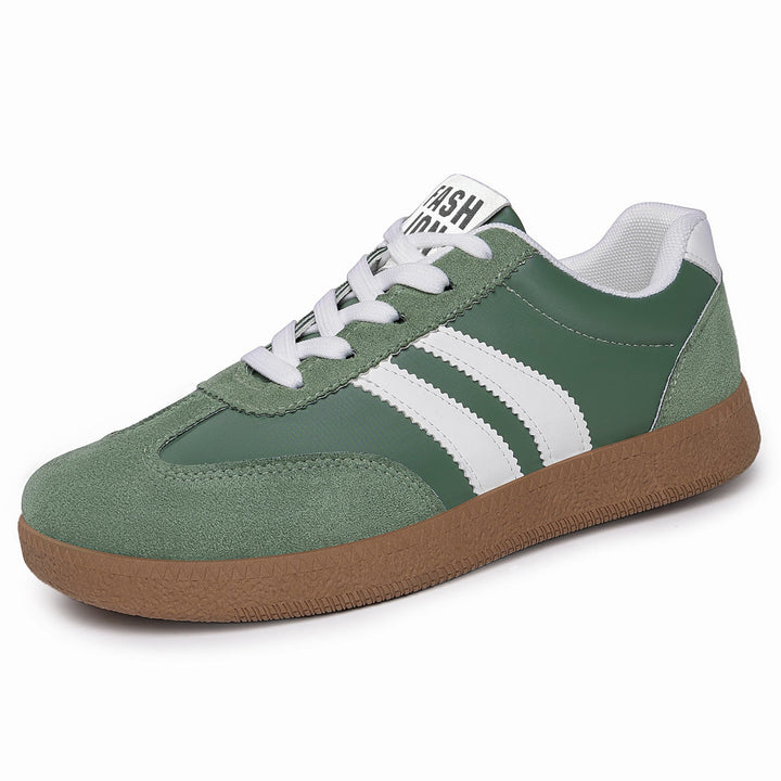 Tył sneakersów męskich z solidną gumową podeszwą