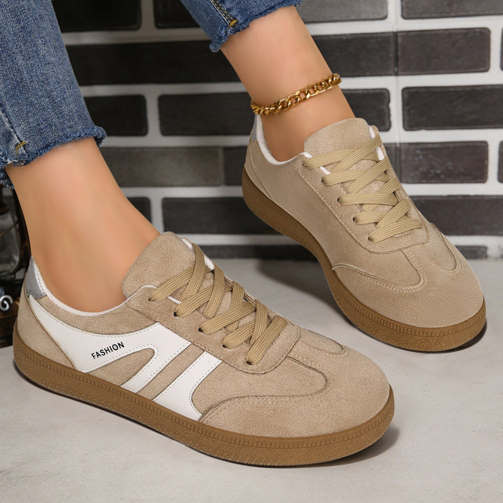 Męskie zamszowe sneakersy retro z profilowaną podeszwą