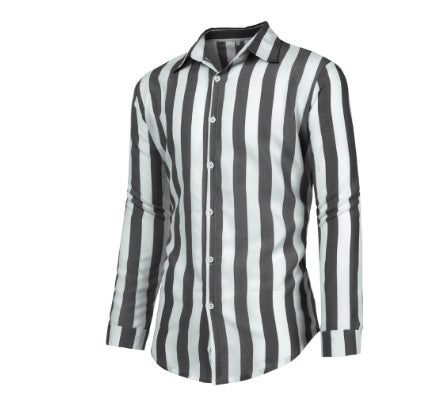 Detal kołnierzyka kent w męskiej koszuli slim fit