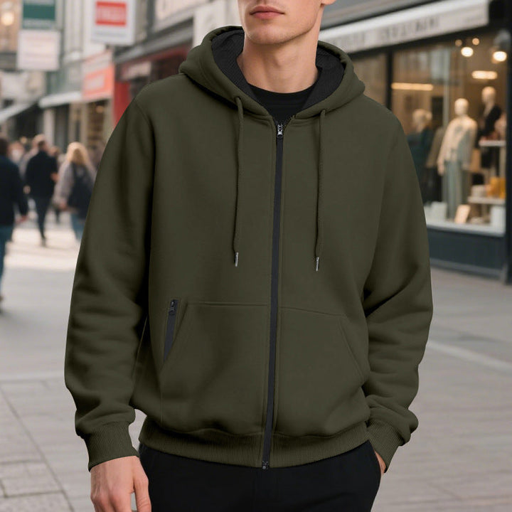 Zbliżenie kaptura w męskiej bluzie oversize