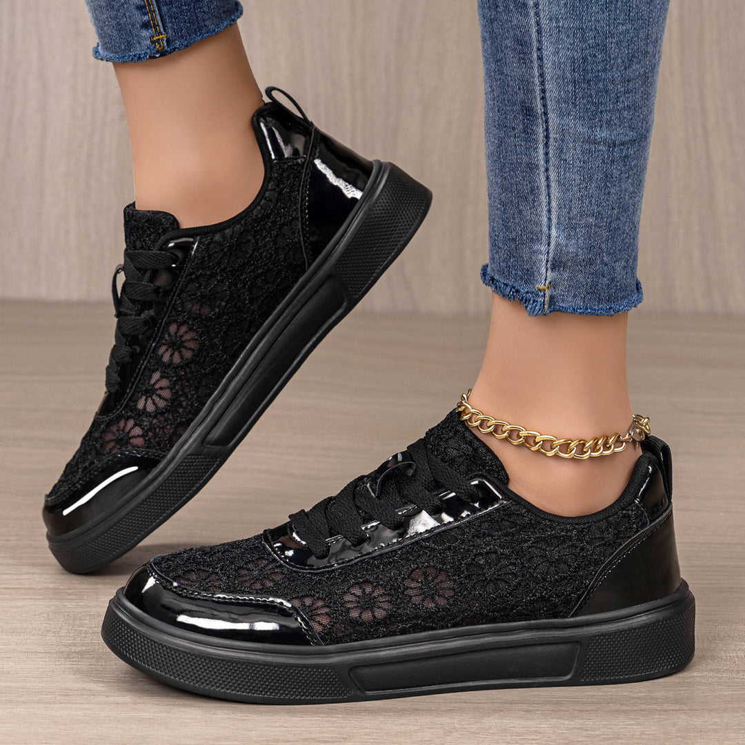 Profil damskiego sneakersa na podwyższonej platformie