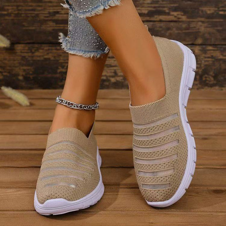 Lekka podeszwa w damskich sneakersach do codziennego noszenia
