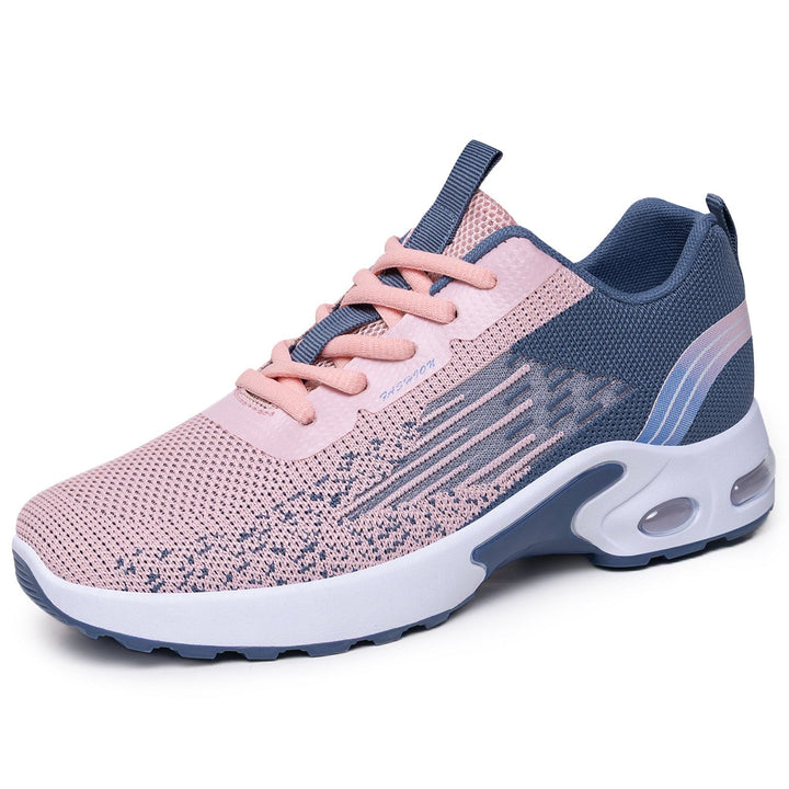 Widok z góry na męskie sneakersy dzianinowe