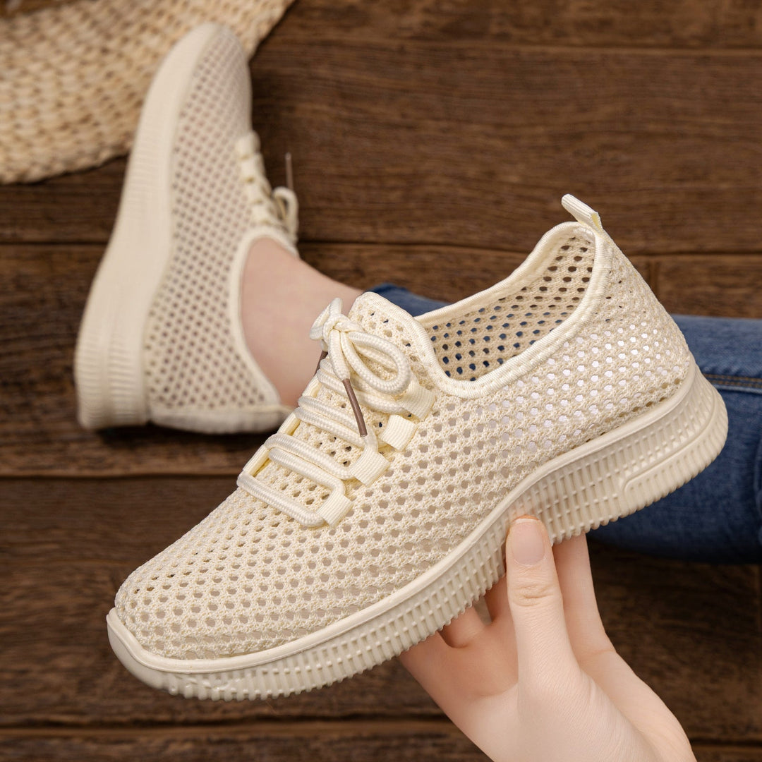 Widok z boku damskich sneakersów slip on z elastycznym sznurowaniem