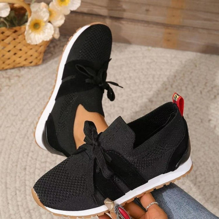 Wnętrze damskiego sneakersa z ergonomiczną wkładką Memory
