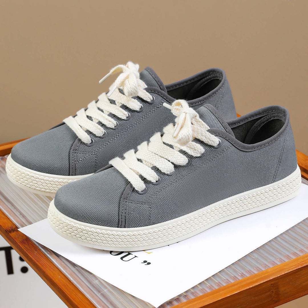 Damskie sneakersy płócienne na platformie – widok z boku