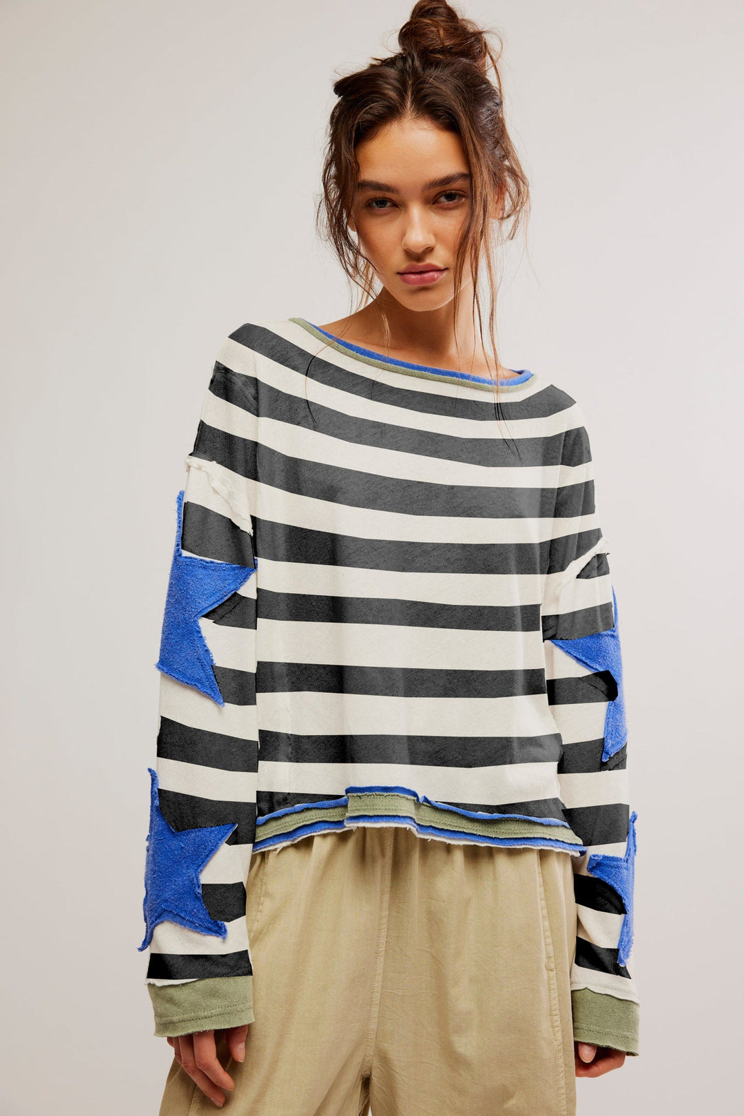 Bluza bawełniana z dużą aplikacją w kształcie gwiazdy