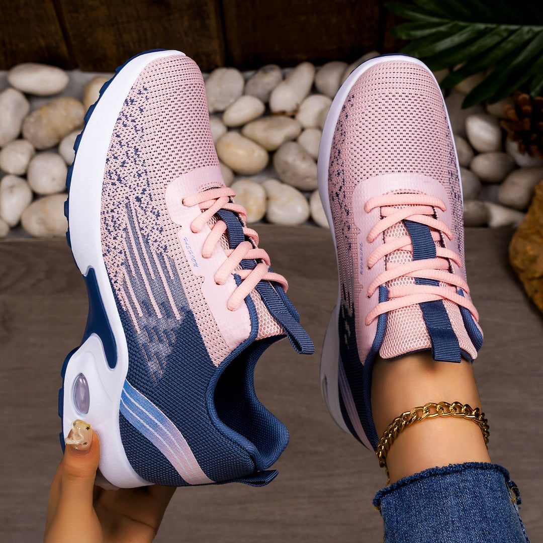 Profil męskich sneakersów z dzianinową cholewką i elastyczną podeszwą