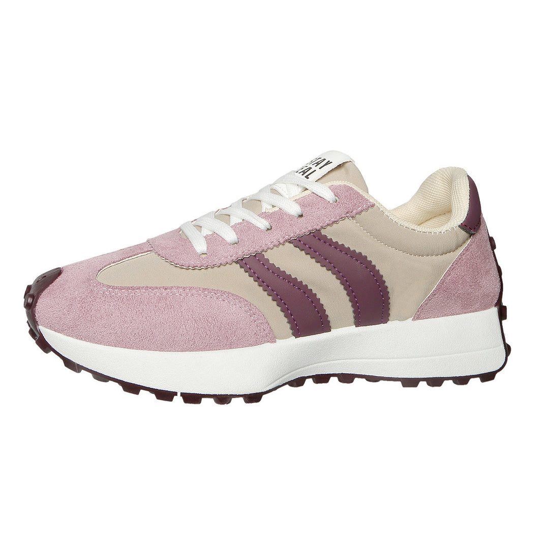 Para damskich sneakersów retro z charakterystyczną waflową podeszwą