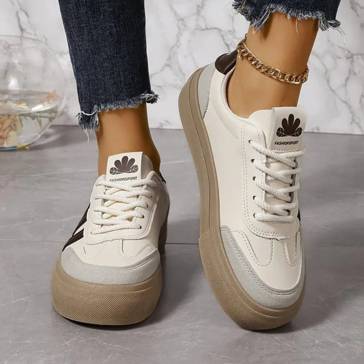 Widok z boku białych damskich sneakersów w stylu retro