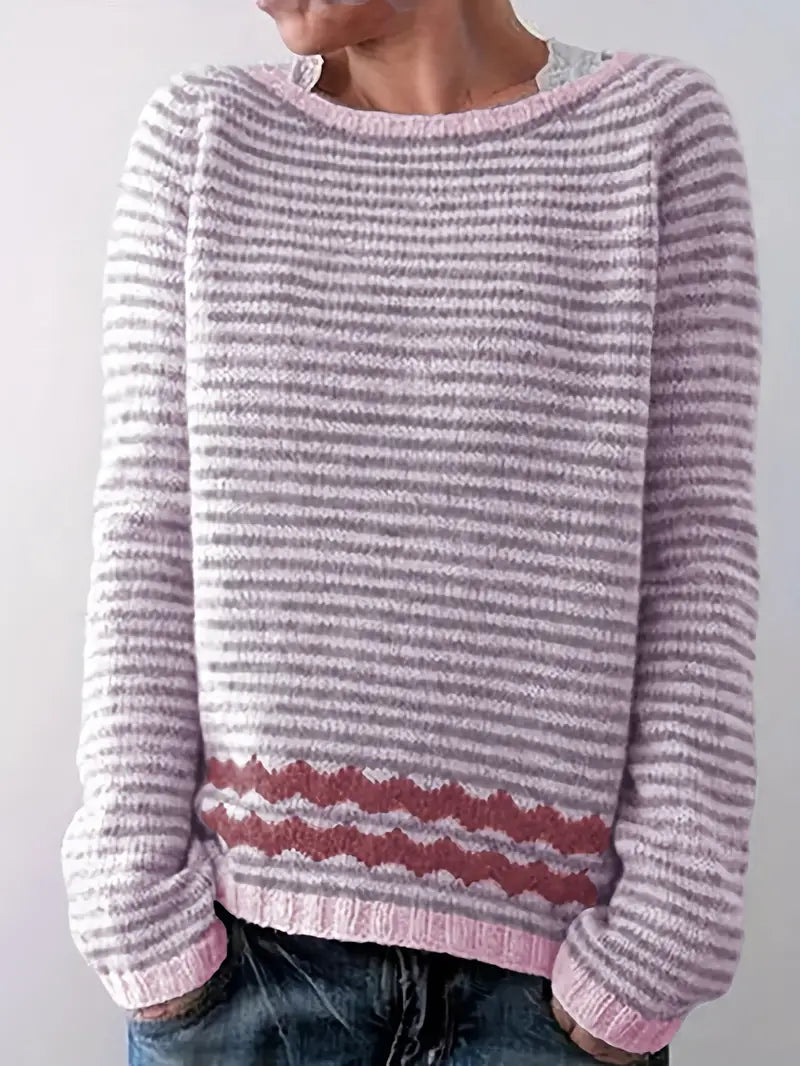 Damski sweter dzianinowy w paski pokazany z przodu