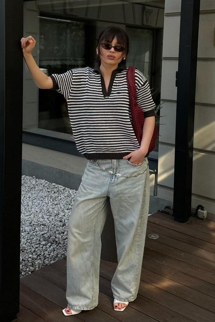 Sweter w paski z krótkim rękawem i kołnierzykiem polo