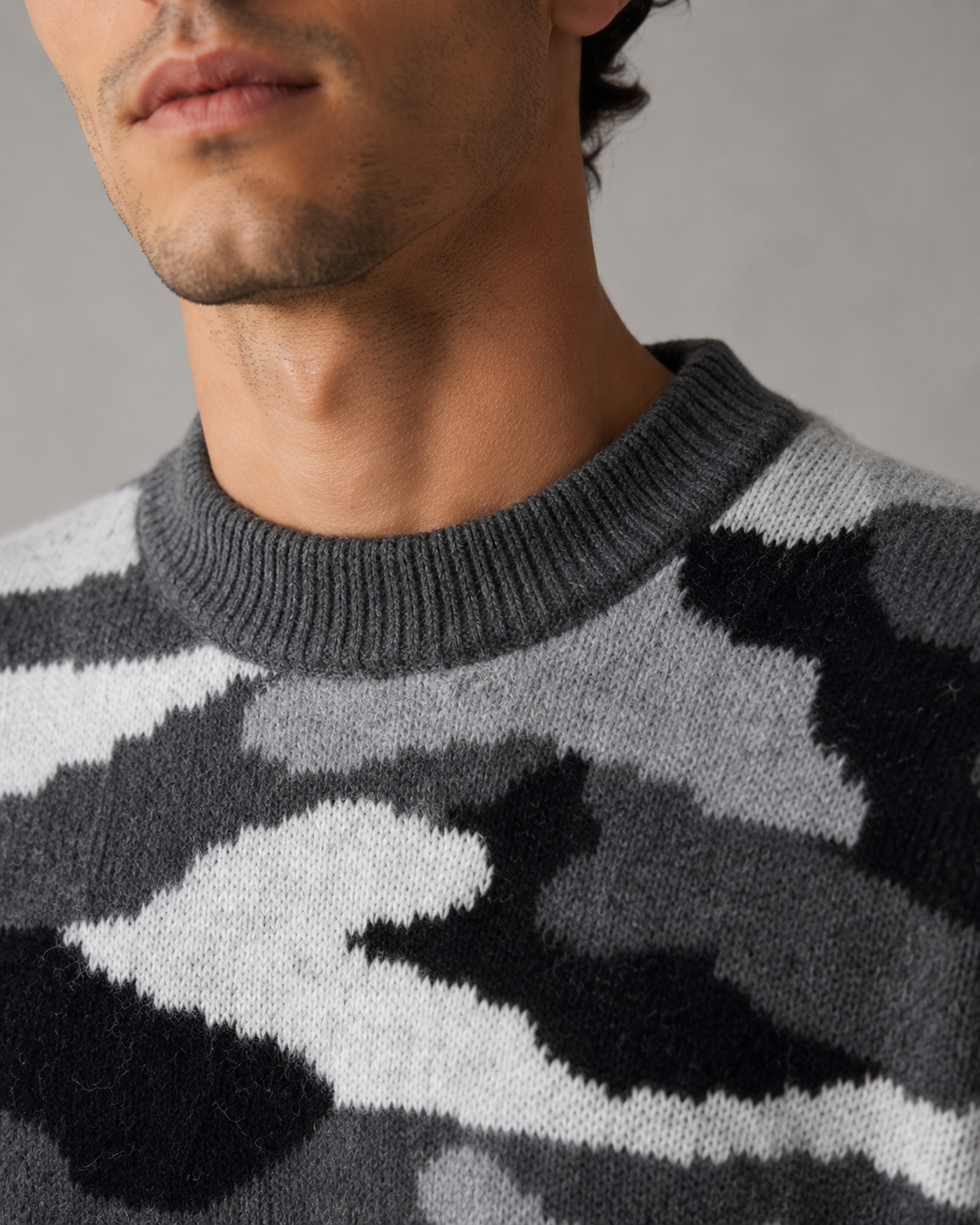 Męski sweter moro w stylizacji inspirowanej modą uliczną