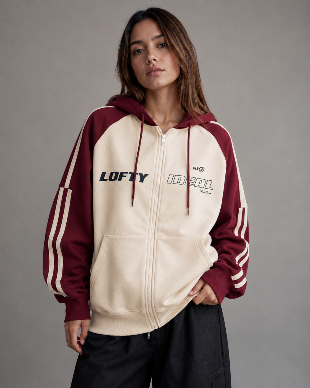 Widok z przodu damskiej bluzy oversize zapinanej na zamek